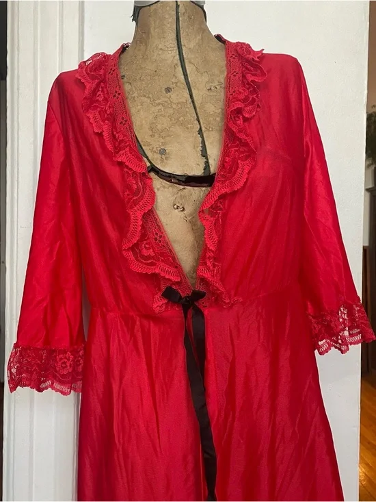 Red Lace-Trim Long Robe with button - Picture 2 of 4